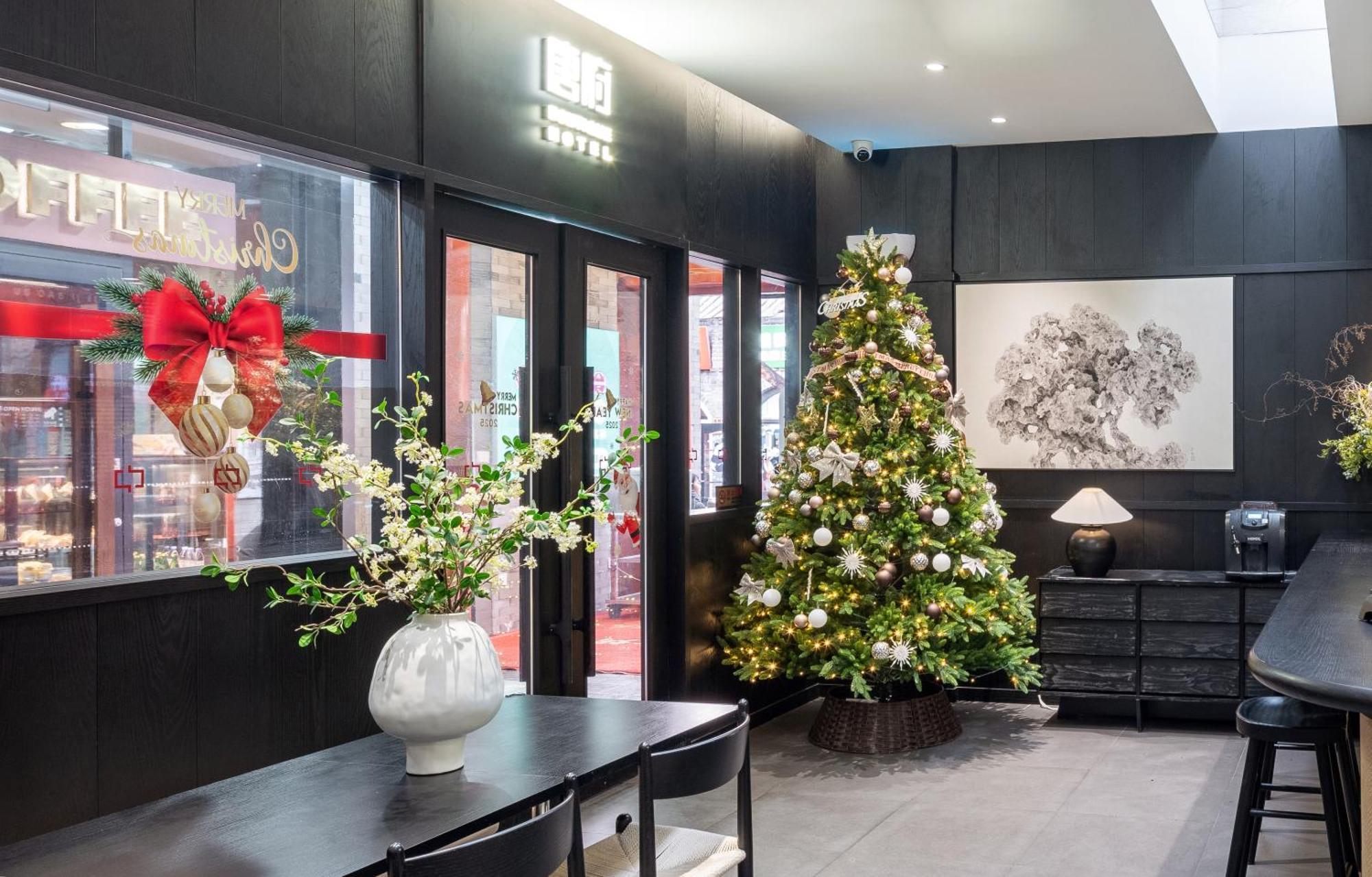 Beijing Tangfu Nanluoguxiang Wang Fu Jing Forbidden City Snack Street Hotel,1 Stop Walking To Airport Express,3 Stop To Tiananmen&Free Laundry Dry Service &Professional Free Tour Ticket Service With English Speaking Staff 외부 사진